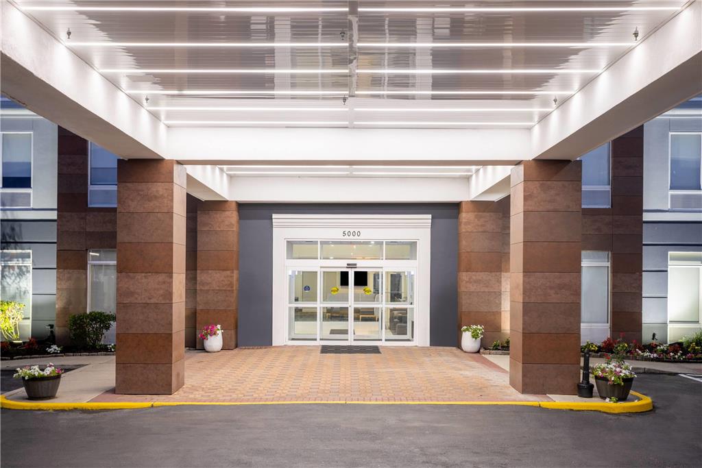 La Quinta Inn & Suites by Wyndham Mt. Laurel Philadelphia - photo 6