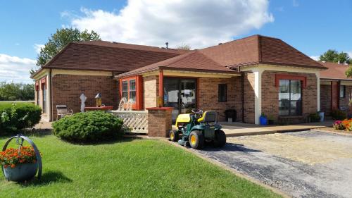 Land of Ahs Motor Inn - photo 2