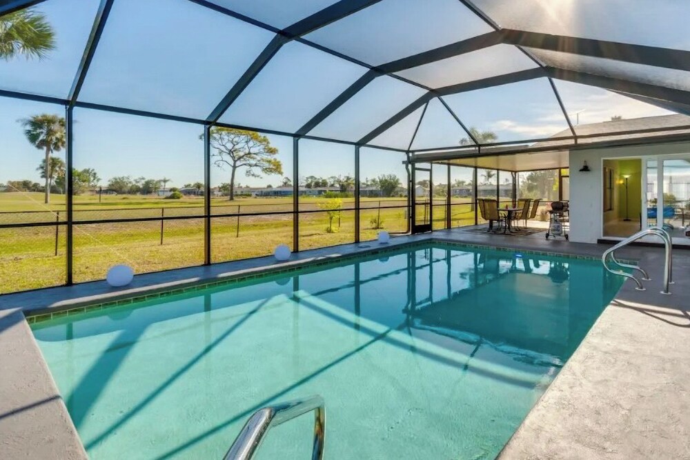 Golf Cart and Heated Pool Rotonda West Getaway — hotel in Rotonda West