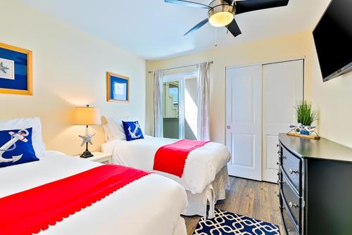 Beach Perfection Ocean Views Parking Pet Friendly & Steps2Sand — 4-Star Luxury Hotel in San Diego, United States