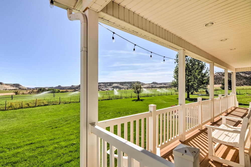 Custom Home with Decks in Boulder Gateway to Parks — 4-Star Luxury Hotel in Boulder, United States