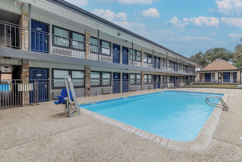 Motel 6 Boerne TX - photo 26