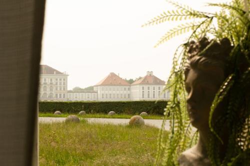 Vis à Vis Schloss Nymphenburg Rondellapartments - last minute hotel in Munich