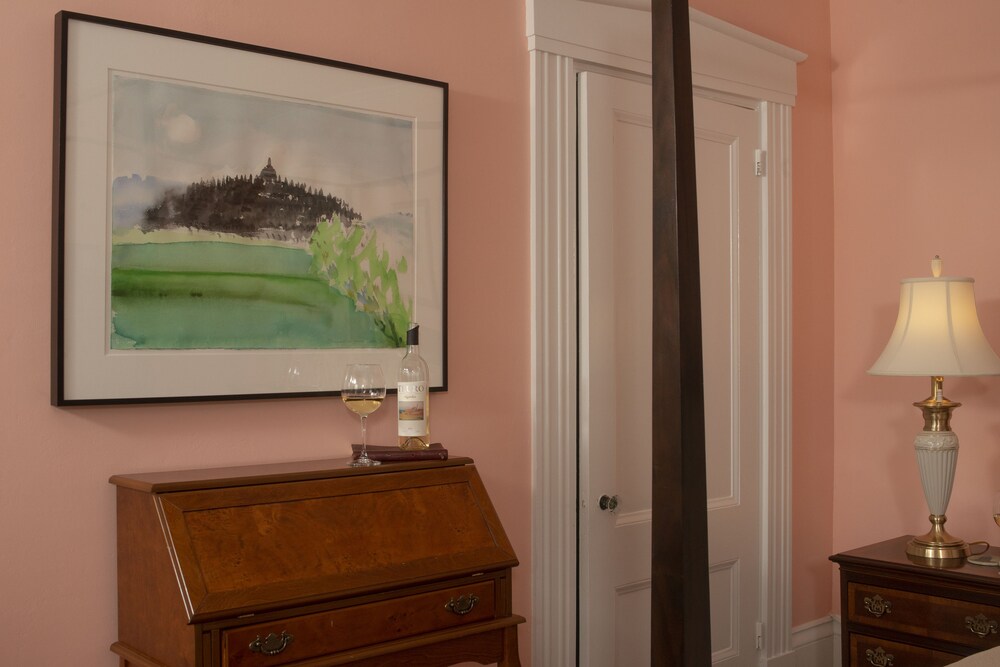 Liberty Hill Inn - photo 9
