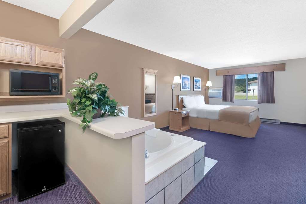 Super 8 by Wyndham Chamberlain SD - photo 6
