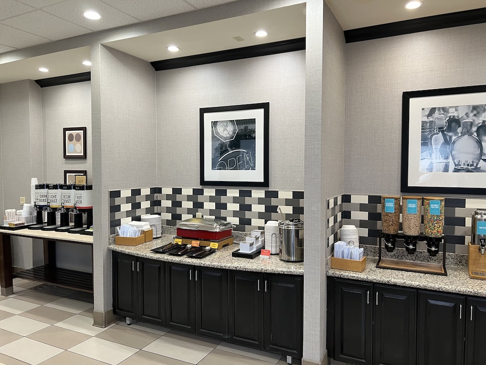Hampton Inn & Suites Barstow - photo 55