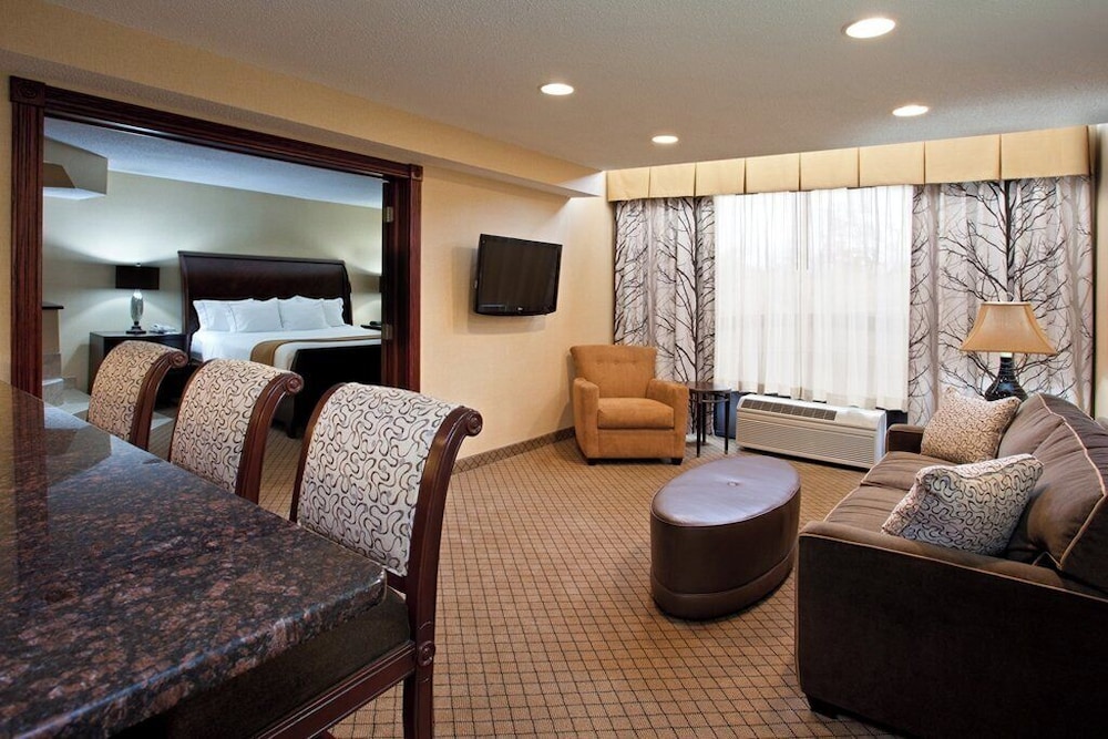 Holiday Inn Express & Suites Wadsworth by IHG - photo 15