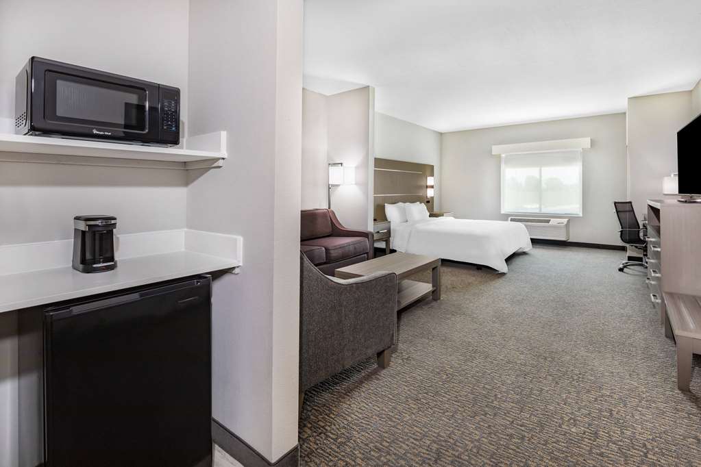 La Quinta Inn & Suites by Wyndham Jackson Cape Girardeau - photo 35