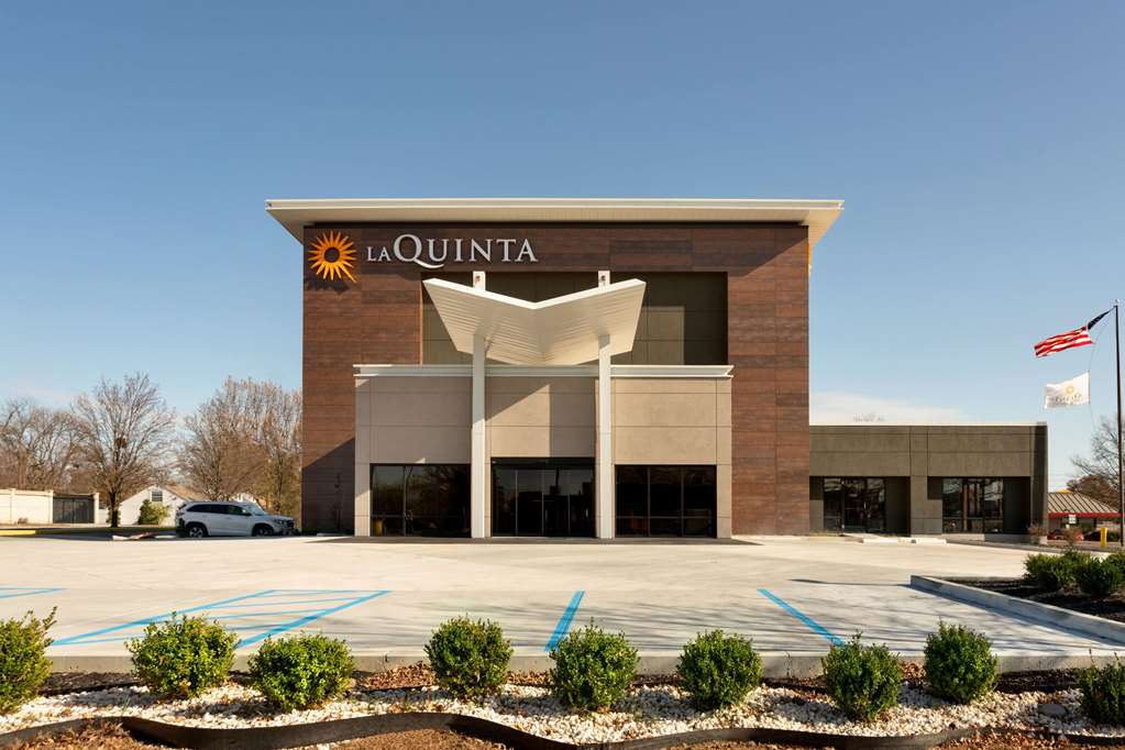 La Quinta Inn & Suites by Wyndham St Louis Route 66 - photo 2