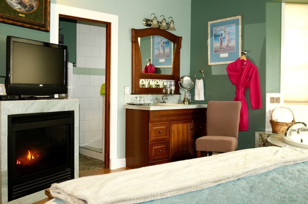 The Collins Inn and Seaside Cottages - photo 11