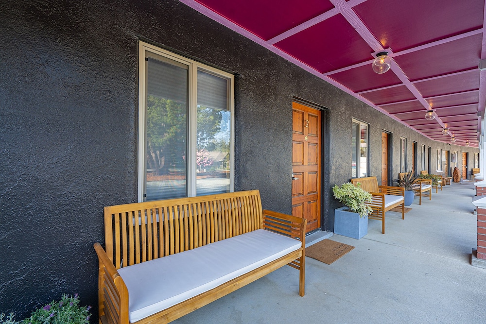 B.Side Motel Rv - photo 22