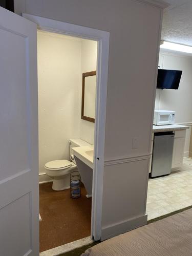 The Admiral Hotel Motel - photo 165