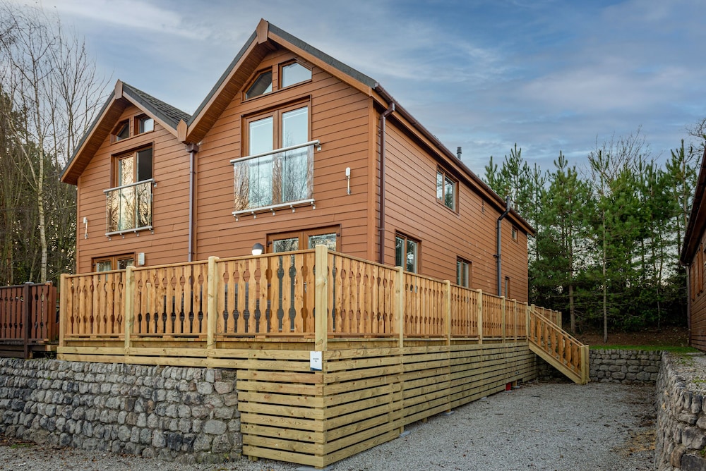 Lakeland Lodge — 4-Star Luxury Hotel in Carnforth, United Kingdom
