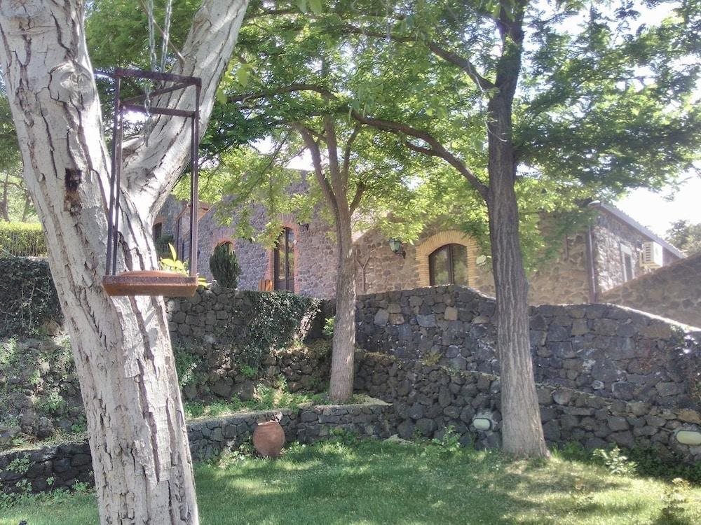 Le Cisterne — hotel in Adrano