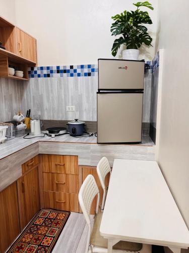 Cozy 1BR Unit with Full Bathroom Kitchen Wifi at Sonia's Island Stay — hotel in Virac