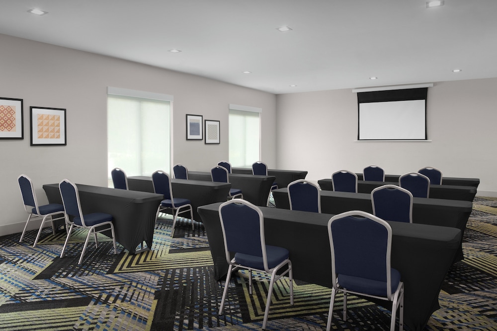 Holiday Inn Express & Suites Birmingham Homewood by IHG - photo 29