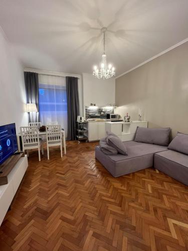 Cozy Donatello Apartment — 4-Star Luxury Hotel in Rome, Italy