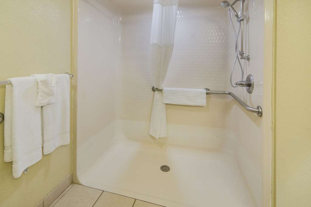Quality Inn & Suites Roanoke Fort Worth North - photo 20