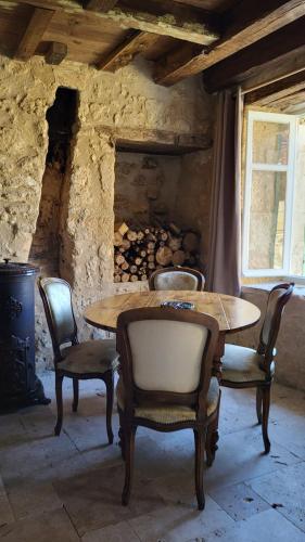 Airbnb: Vieilles Pierres et Rivière en Périgord - last minute hotel in Unknown City