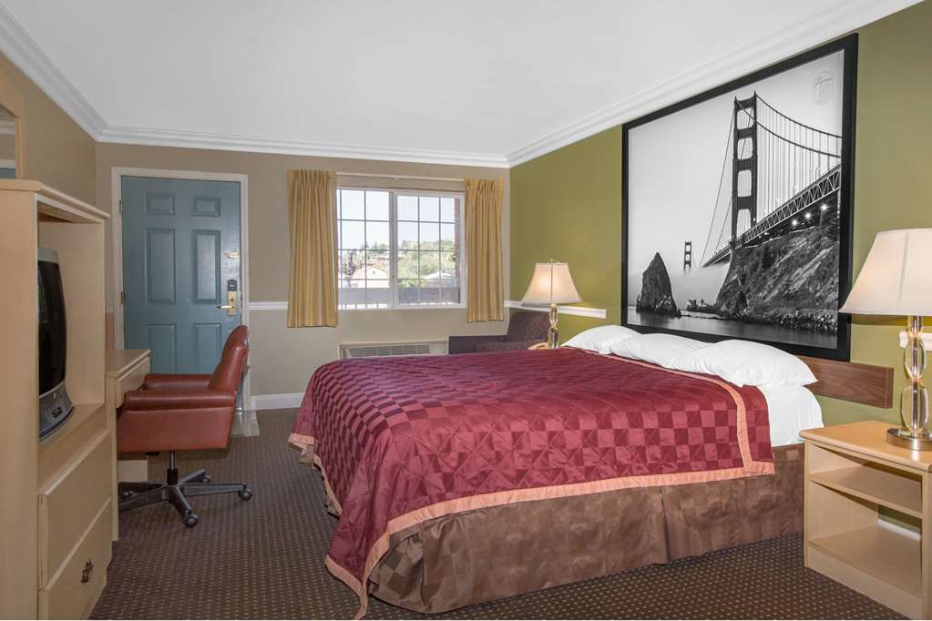 Super 8 by Wyndham Hayward Downtown - photo 11