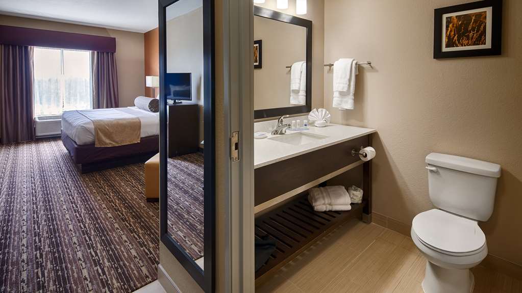 Best Western Plus Elmendorf Hotel San Antonio Hotel - photo 9