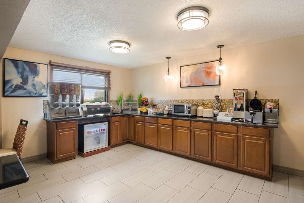 Best Western Mt. Pleasant Inn - photo 4