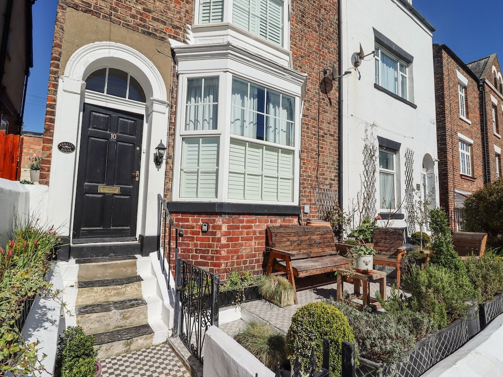 Regatta House — 4-Star Luxury Hotel in Whitby, United Kingdom