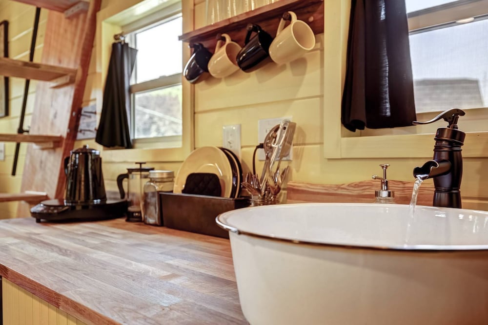 Tiny Digs Hotel of Tiny Houses - photo 32