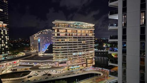 Broadbeach Business or Leisure — 4-Star Luxury Hotel in Gold Coast, Australia