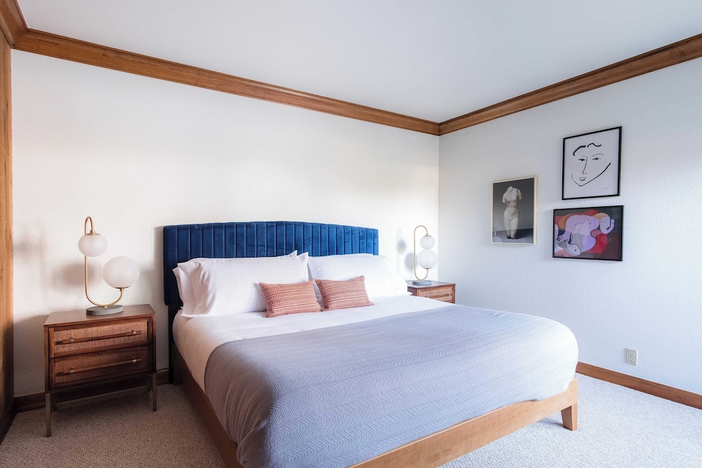 Cathedral by Avantstay Charming Secluded Estate w Sauna Pool Table & Views of the Rolling Hills - photo 30
