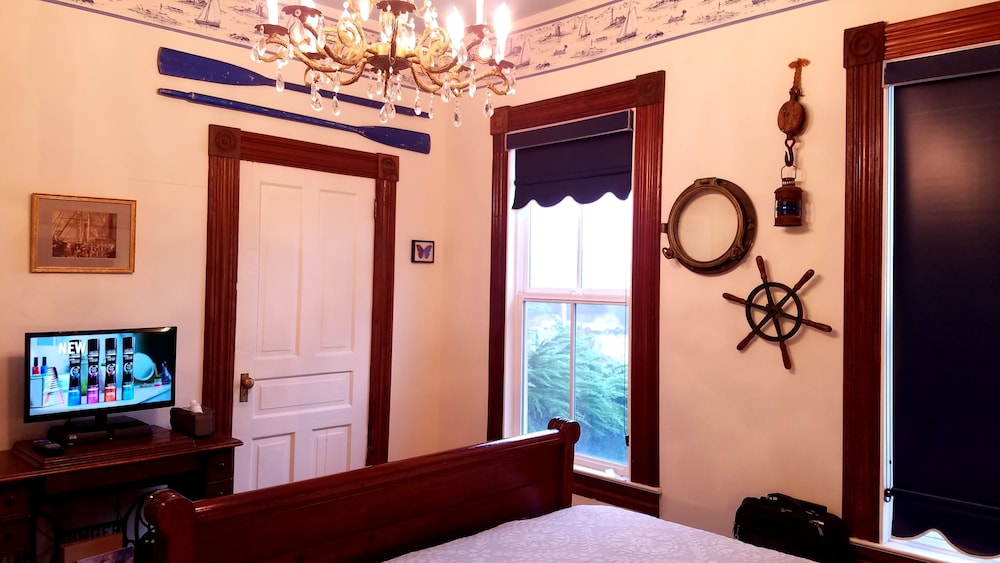 Captain's Inn at Moss Landing - photo 17