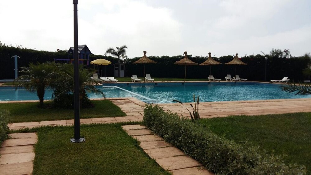 Apartment With 2 Bedrooms In Dar Bouazza With Pool Access And Terrace 11746596 — Dar Bouazza