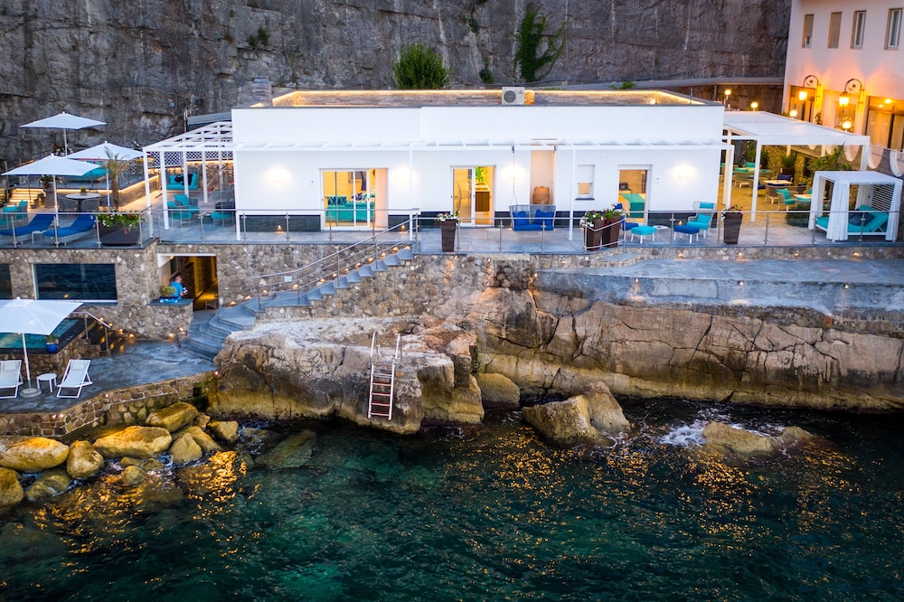 Beachfront Villa Sorrento & private sea access — 4-Star Luxury Hotel in Sorrento, Italy
