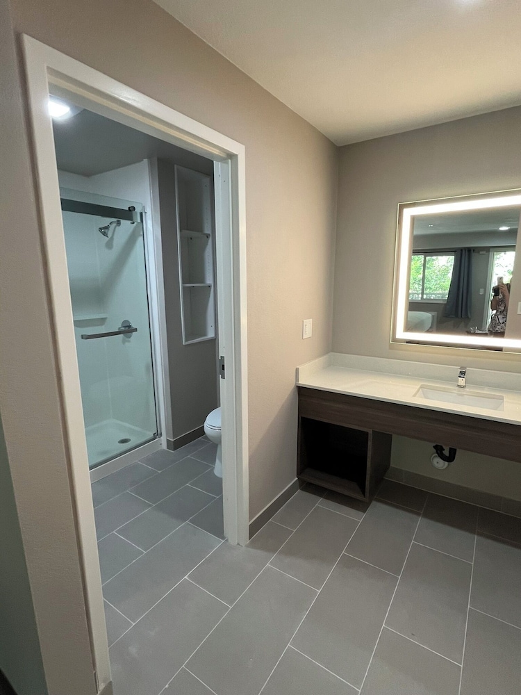Northern Queen Inn - photo 47