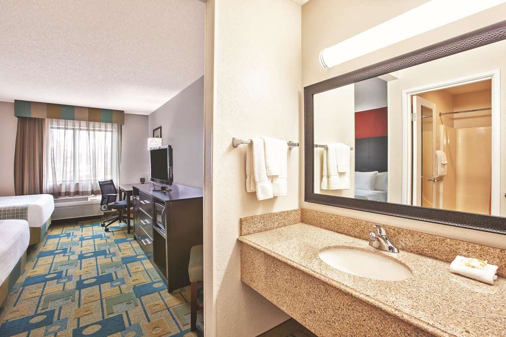 La Quinta Inn by Wyndham Toledo Perrysburg - photo 17