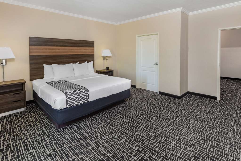 La Quinta Inn & Suites by Wyndham Garland Harbor Point - photo 55
