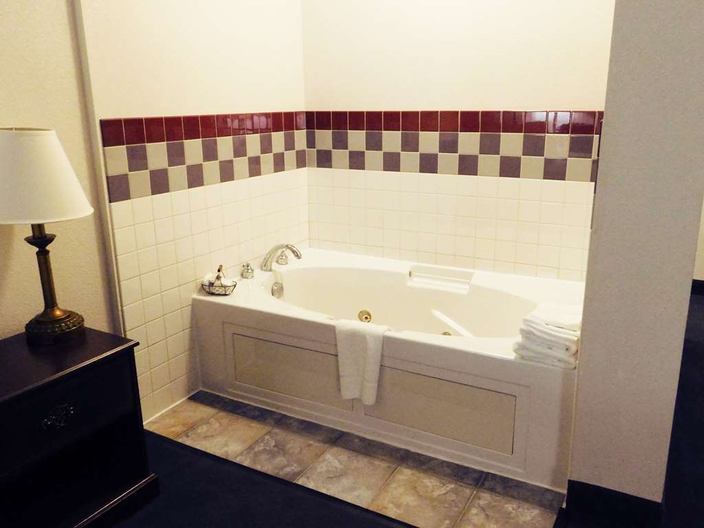 Americas Best Value Inn Fredonia - photo 13