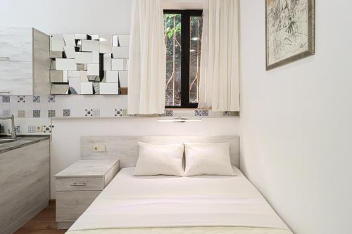 Modern 1br Apt Near Rustaveli by Wehost