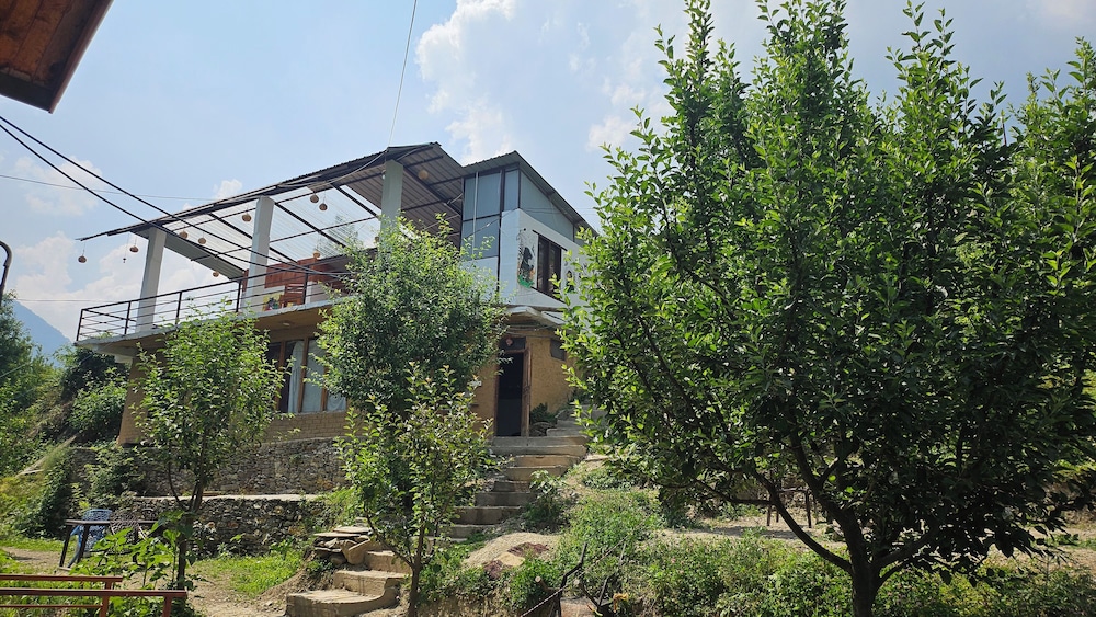 Ruhaani Cottages And Cafe in Banjar, India