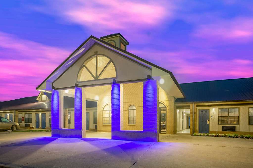 Days Inn by Wyndham Lonoke - photo 3