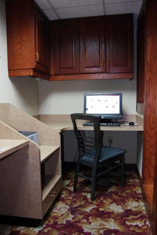 Red Lion Inn & Suites Grimes - photo 29