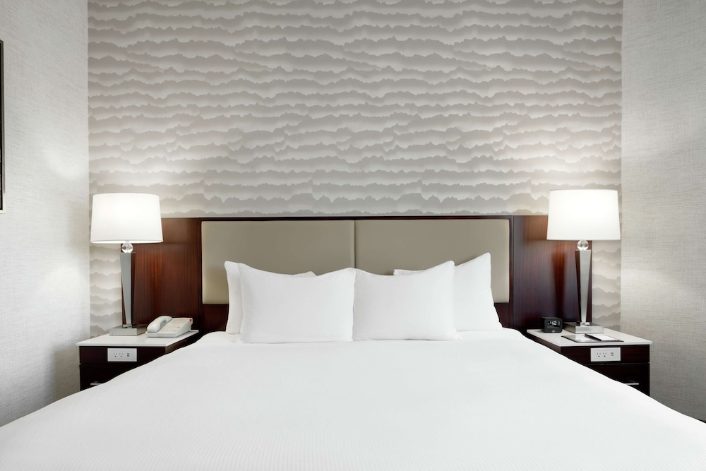 DoubleTree Suites by Hilton Phoenix - photo 8