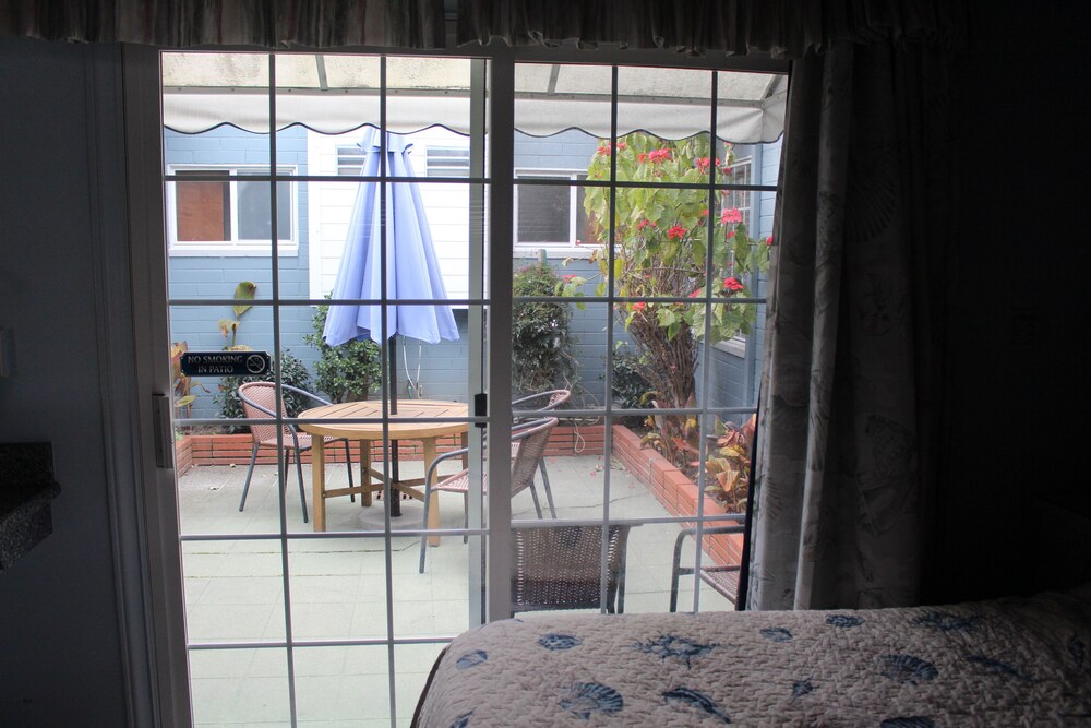 Edgewater Beach Inn - photo 75