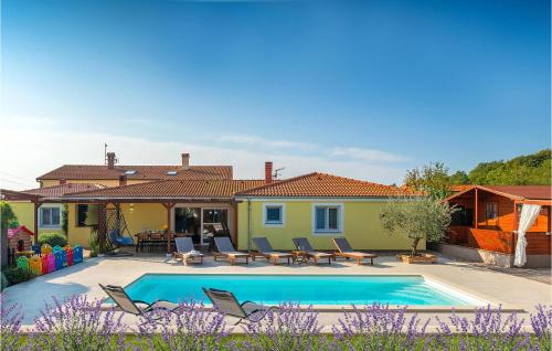Sunny Garden Villa with Pool — 4-Star Luxury Hotel in Marcana, Croatia