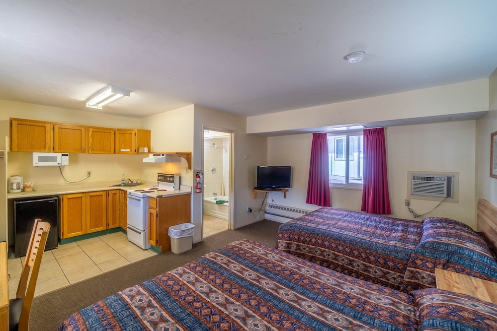 Canadas Best Value Desert Inn & Suites Cache Creek — Cache Creek — photo 3