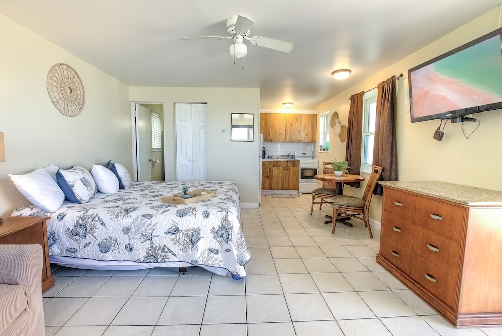 Daytona Shores Inn & Suites - photo 3
