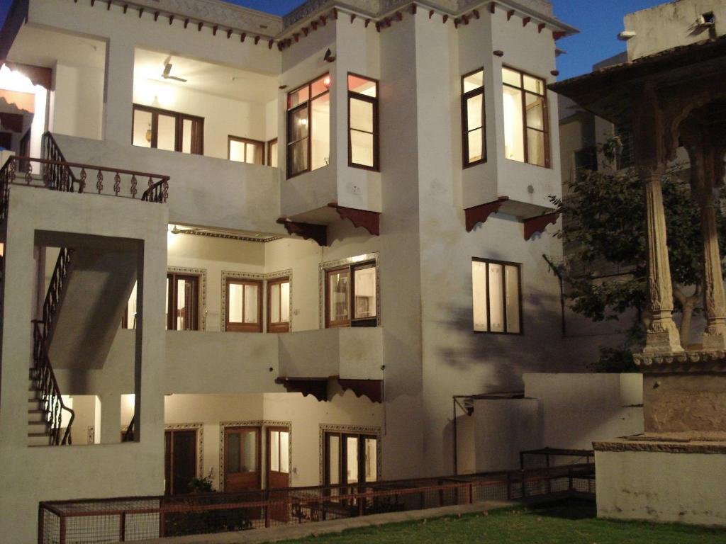 Haveli Braj Bhushanjee Heritage Hotel and Museum - carbon neutral hotel in Bundi