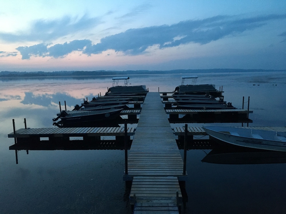 Holiday Inn Express & Suites Rice Lake by IHG - photo 53