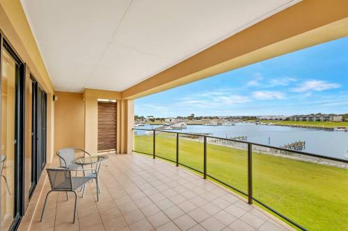11 Vesta Dve BYO Linen Waterfront — hotel in Hindmarsh Island