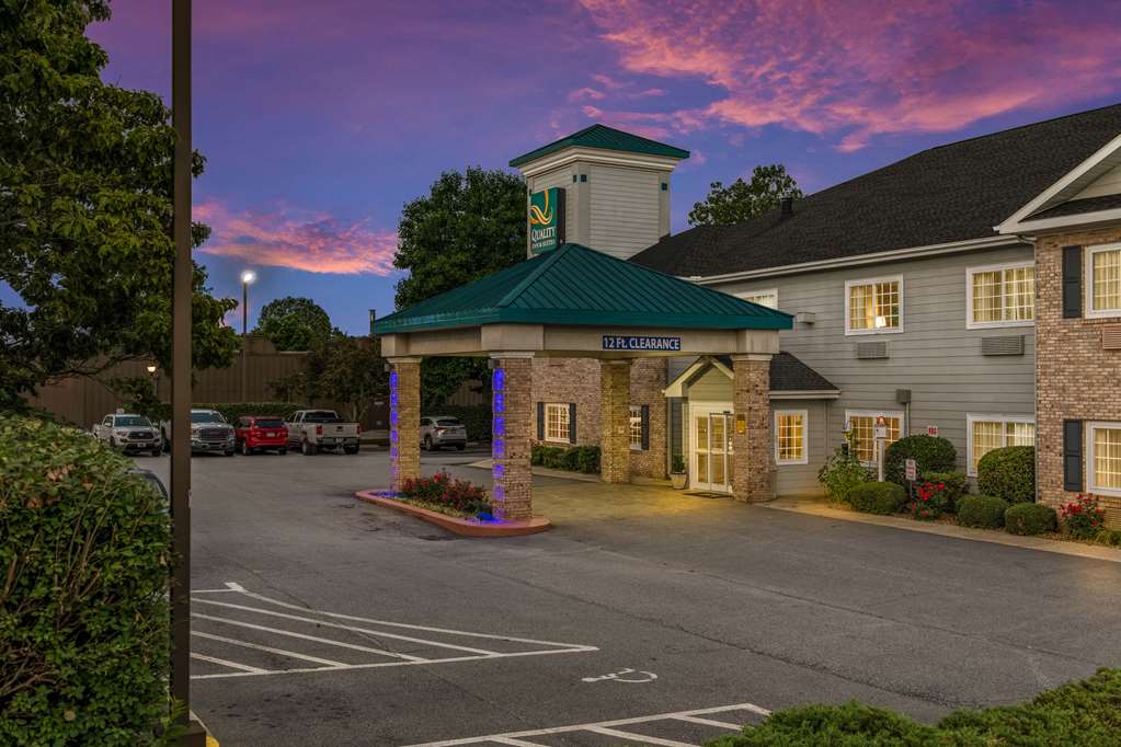 Quality Inn & Suites Hendersonville Flat Rock - photo 23